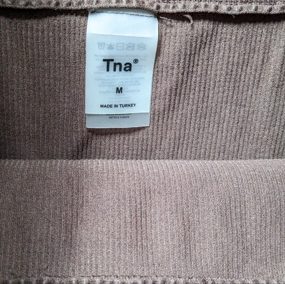 Aritzia TnAction TNABODY ATMOSPHERE ribbed perfomance shorts brown Medium @F1 - Picture 3 of 5